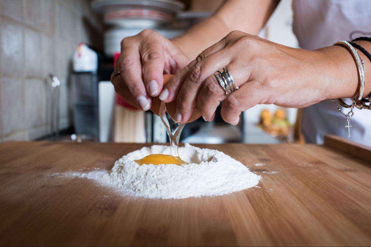 Mercado y clase de cocina en grupo pequeño - Imagen 4