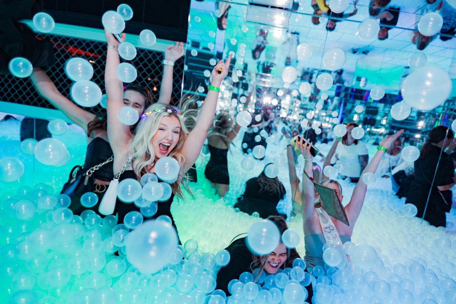 Ballie Ballerson Ball Pit and Cocktail Bar - Imagen 2