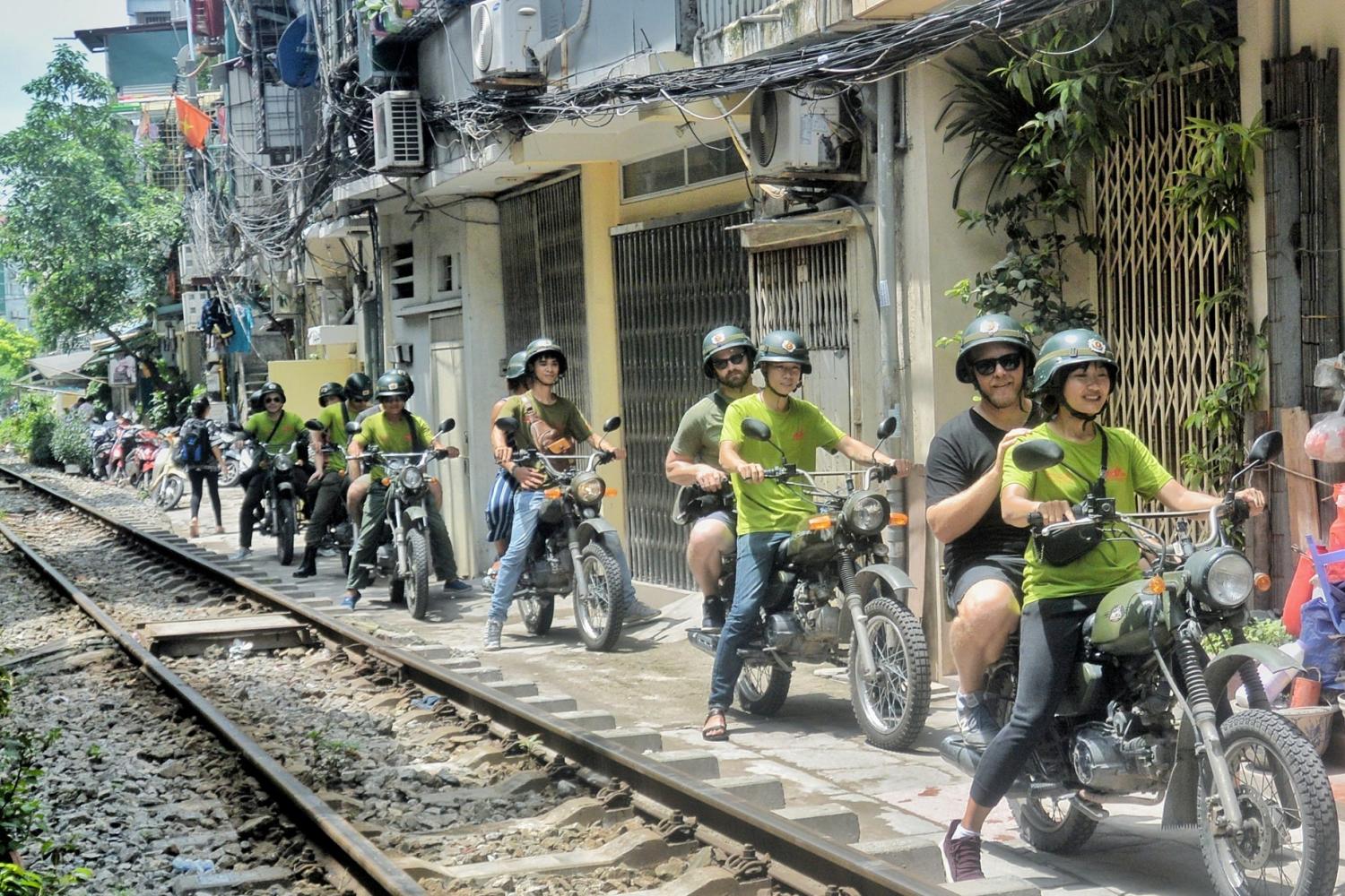Hanoi ciudad y campo en moto y jeep antiguo - Imagen 2
