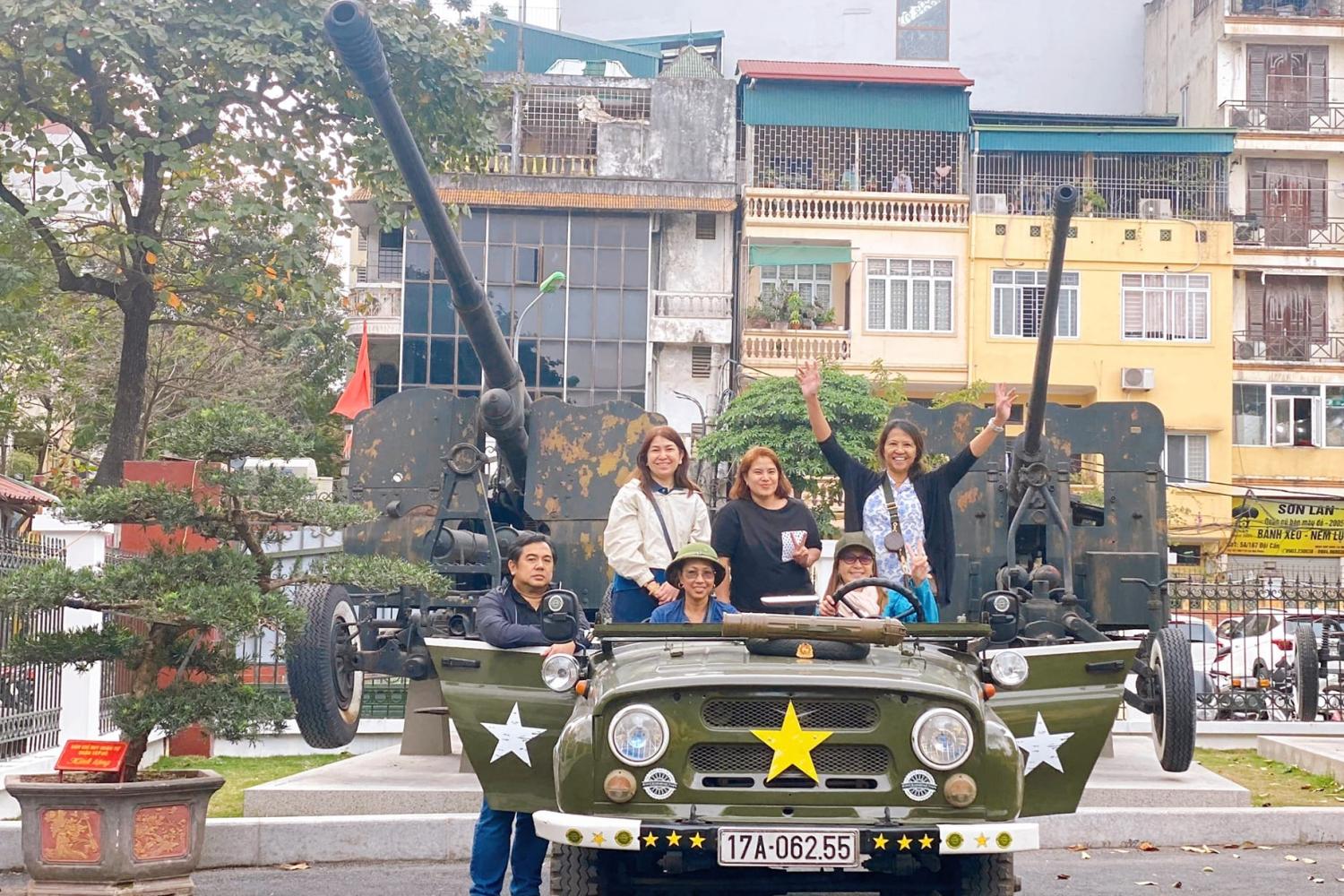 Hanoi ciudad y campo en moto y jeep antiguo - Imagen 4