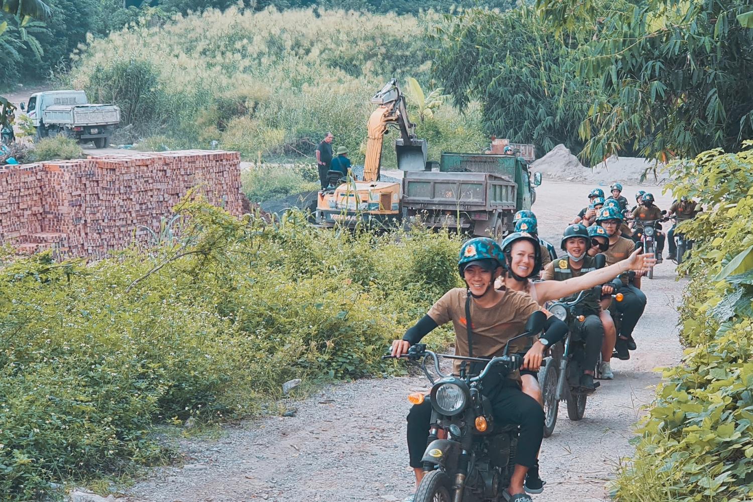 Hanoi y comida callejera en moto de época - Imagen 2