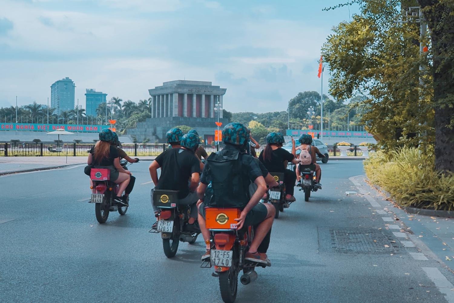 Hanoi y comida callejera en moto de época - Imagen 3