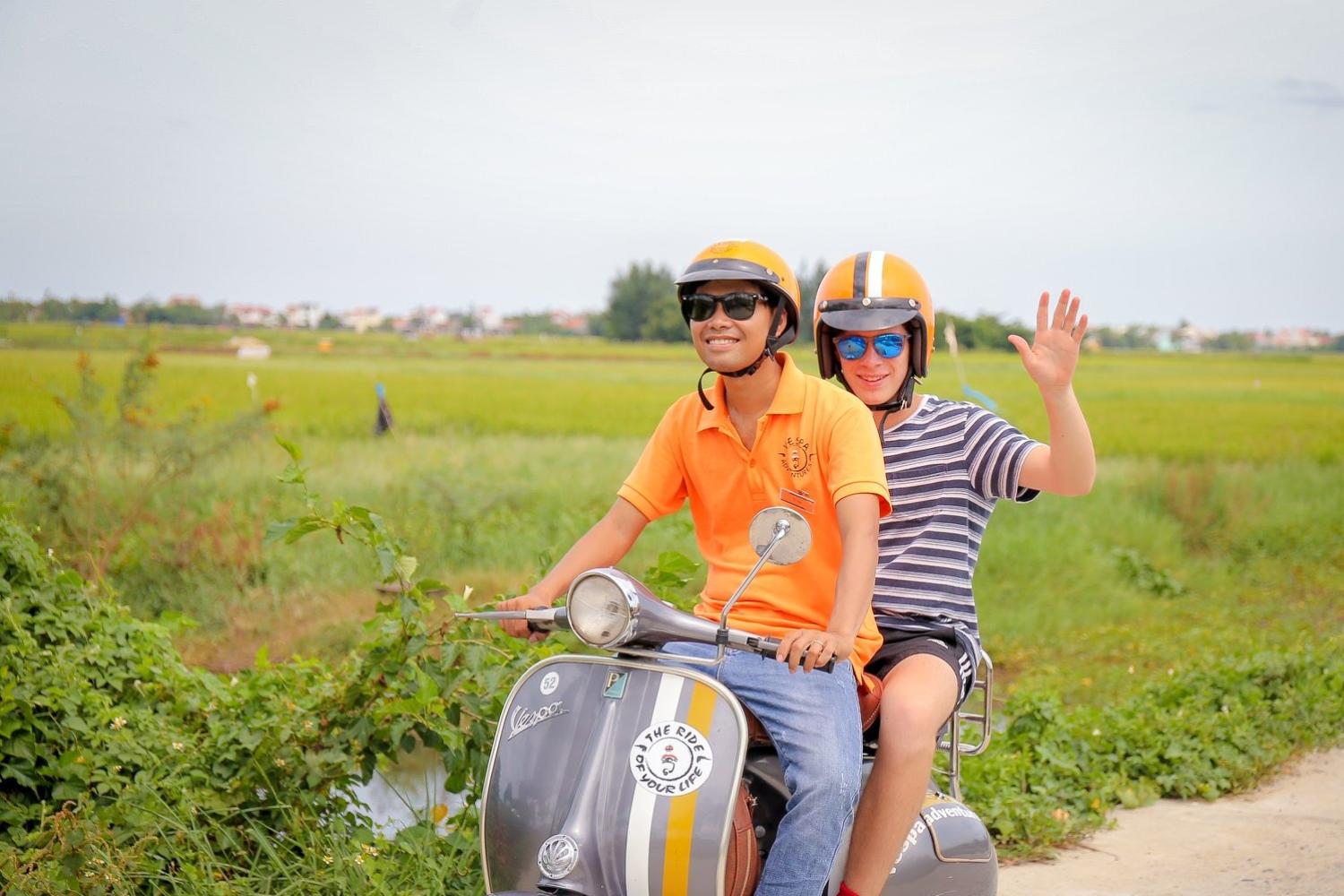 Campo de Hanoi en Vespa: grupo reducido - Imagen 3