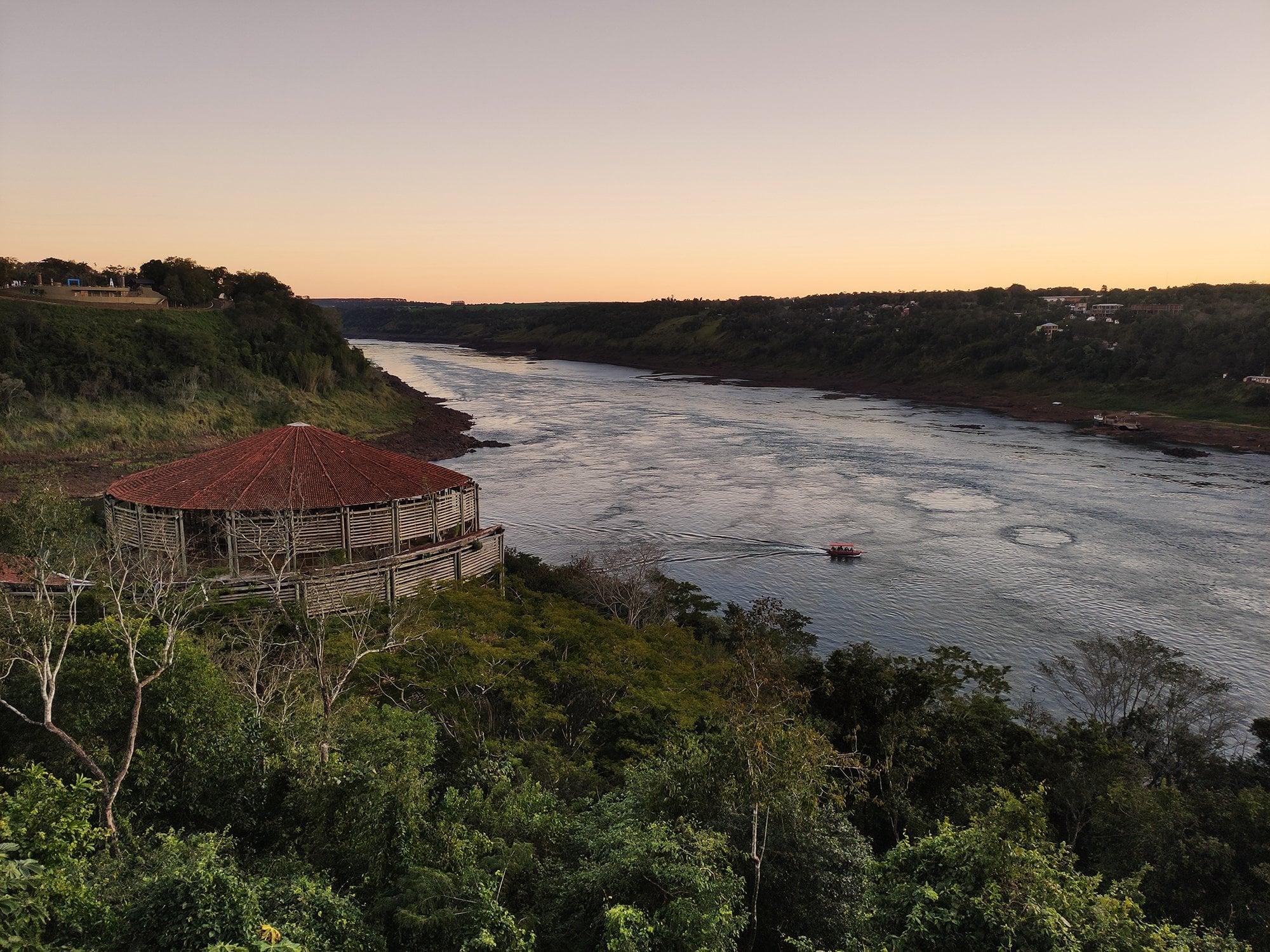 Atardecer en el Monumento Tres Fronteras - Imagen 3