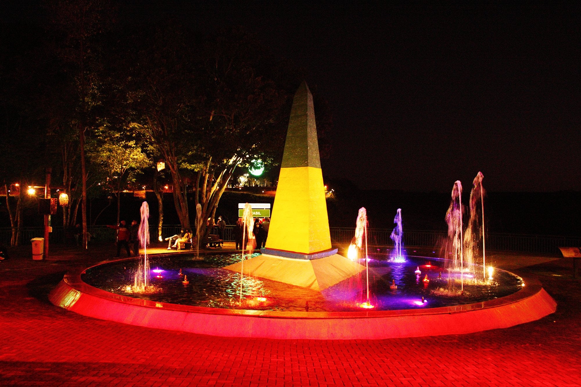 Atardecer en el Monumento Tres Fronteras - Imagen 2