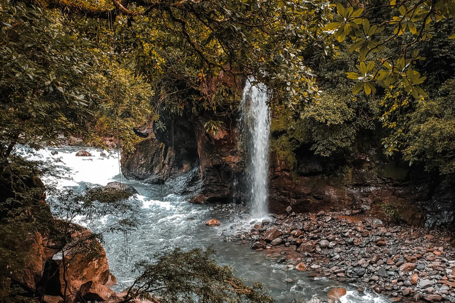 Pozos termales de Caldera y cascadas - Imagen 3