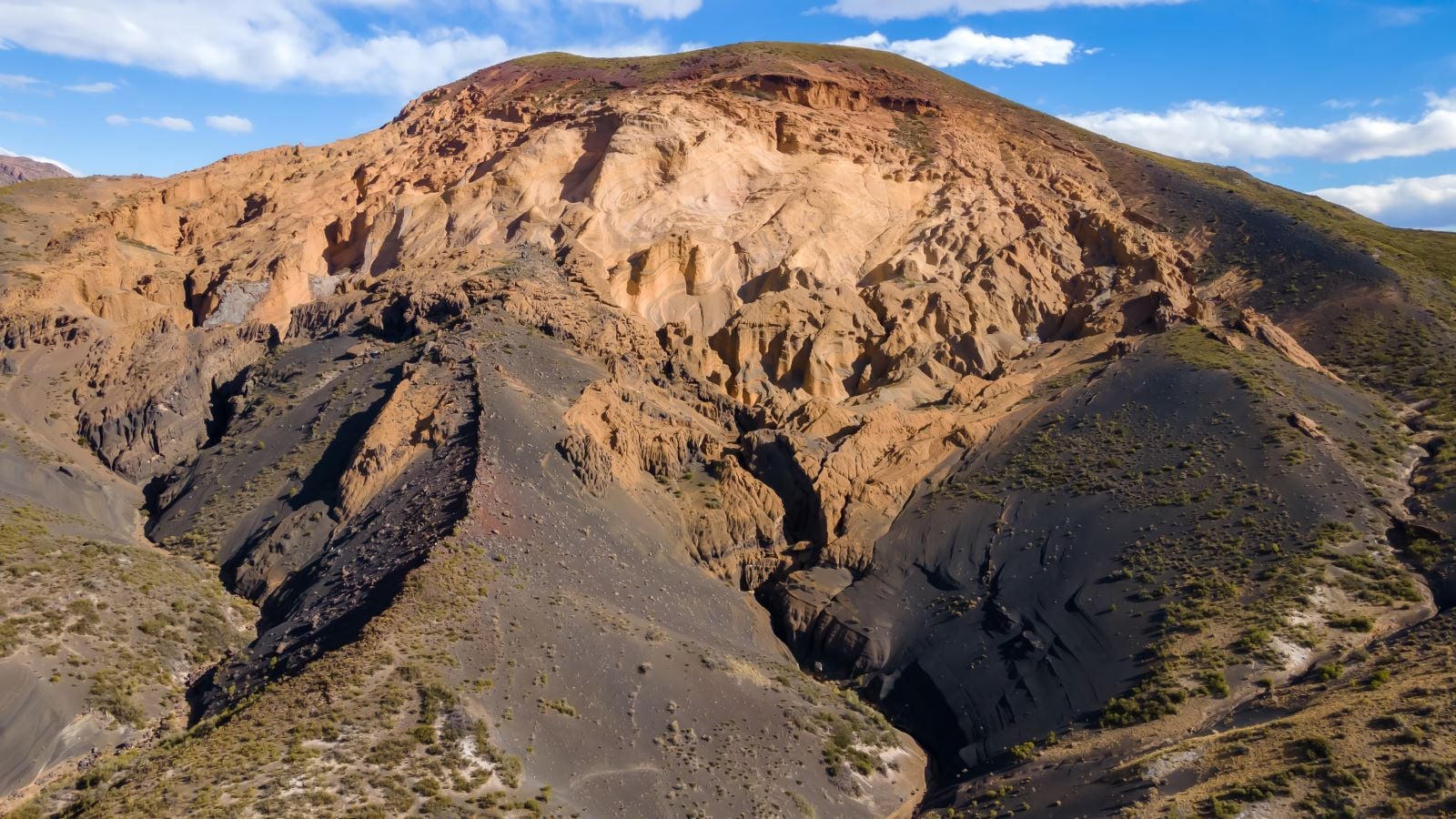 Malacara Volcano from Malargüe - Imagen 3