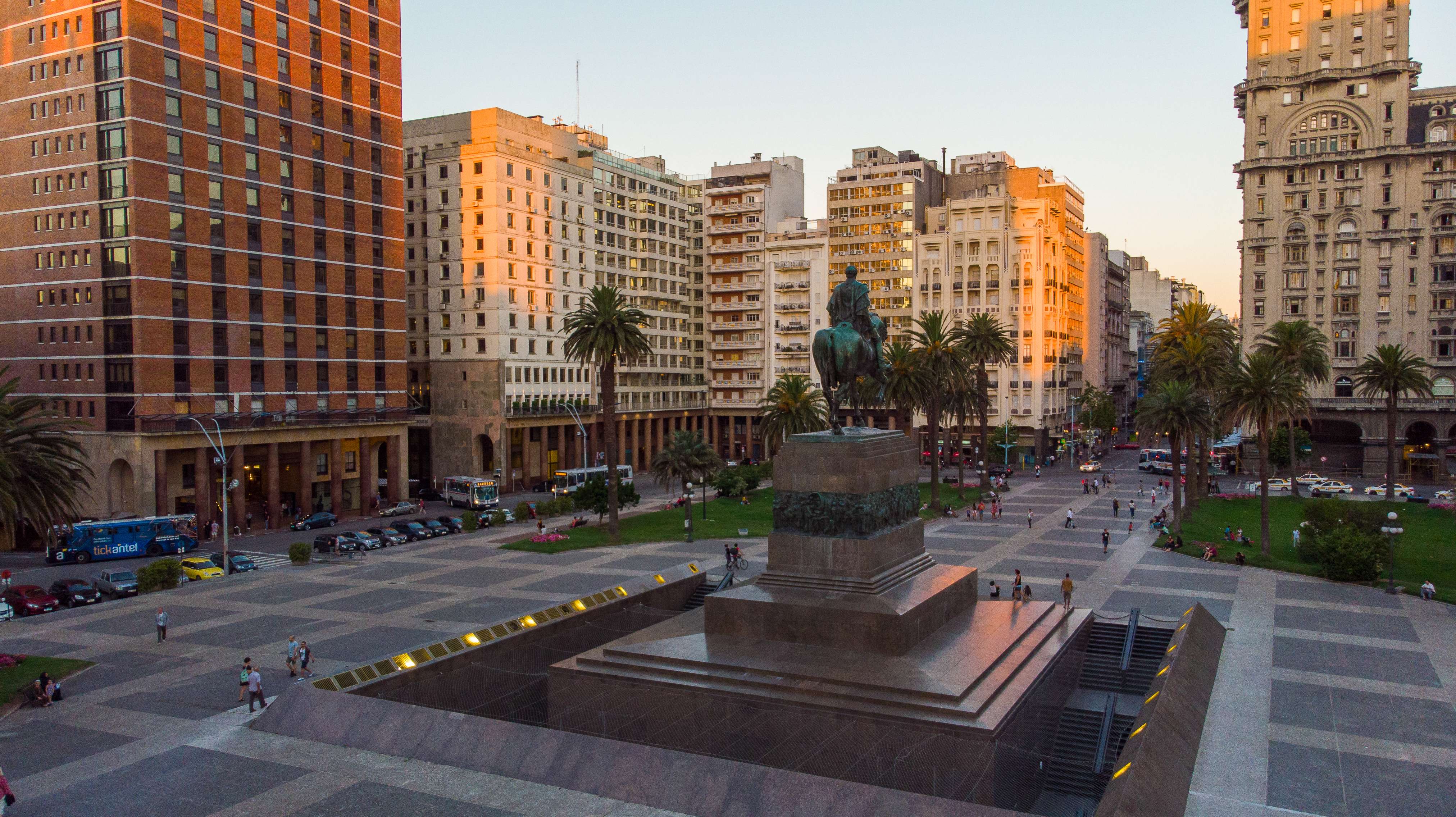 Exclusivo city tour Montevideo con audioguia - Imagen 4