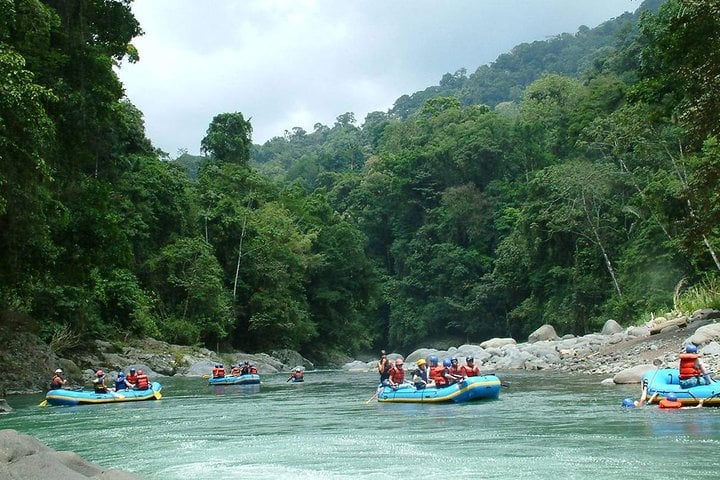 Rafting en aguas bravas en el Reventazón - Imagen 3