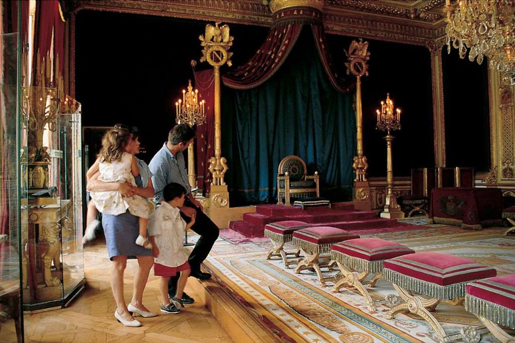 Fontainebleau and Vaux-le-Vicomte Day Trip - Imagen 2
