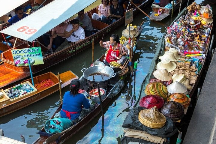 Tren de Mae Klong y mercado Damnoen Saduak - Imagen 3