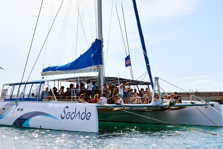 Catamarán de medio día por la isla de Sal - Imagen 3