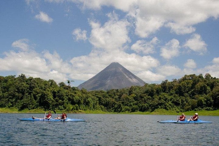 Lago Arenal en kayak - Imagen 2