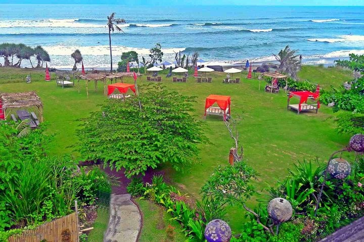 Templo del mar y atardecer en Canggu - Imagen 2