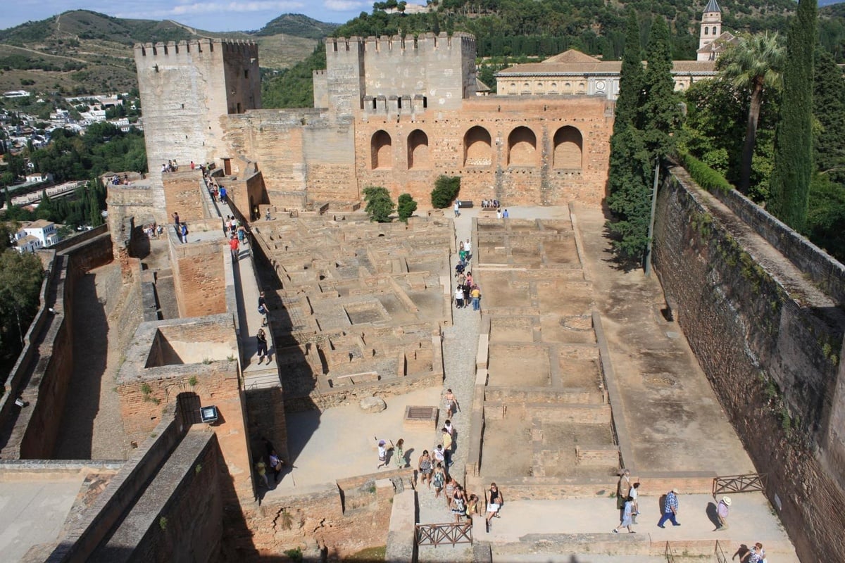 Alhambra: Alcazaba y Generalife con guía - Imagen 2