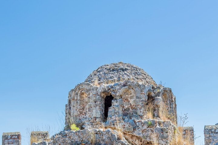 Castillo y cuevas de Alanya en verano - Imagen 4
