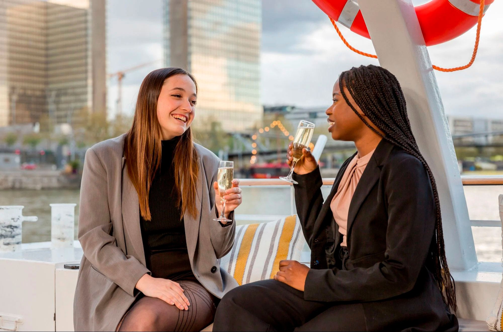 Festive Seine Dinner Cruise with Live Music - Imagen 4