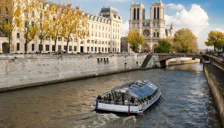 Festive Seine Dinner Cruise with Live Music - Imagen 3