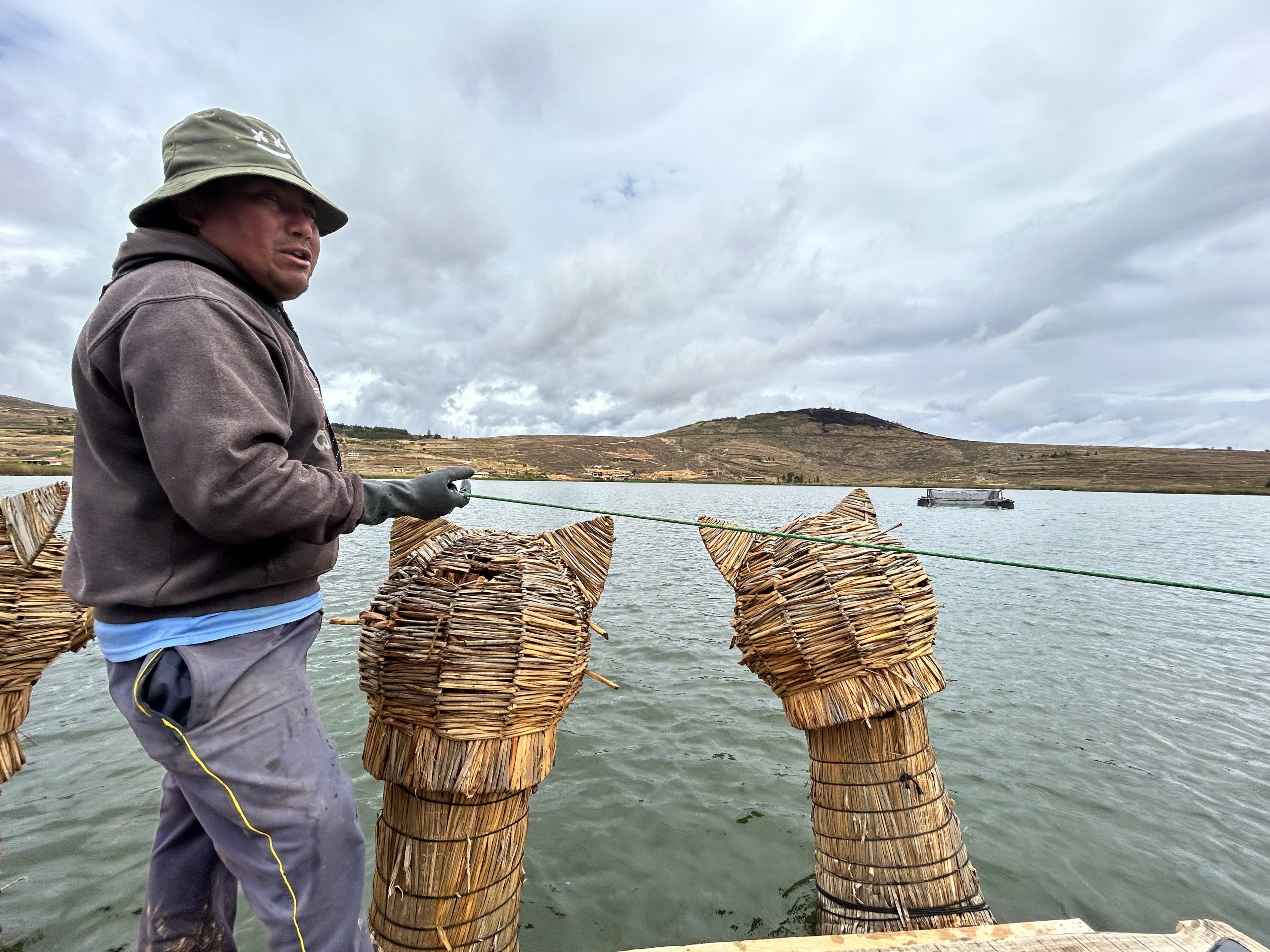Namora y Laguna San Nicolás: bote de totora - Imagen 4