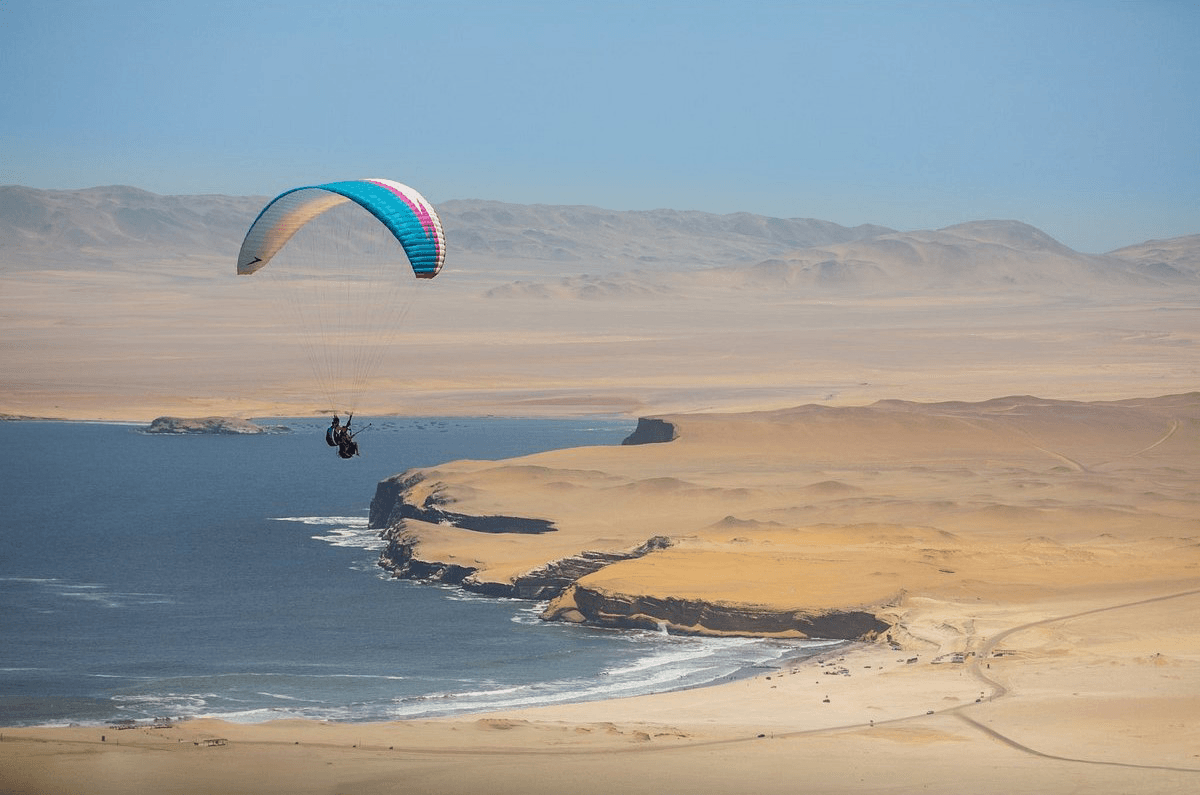 Parapente sobre la Reserva de Paracas - Imagen 2