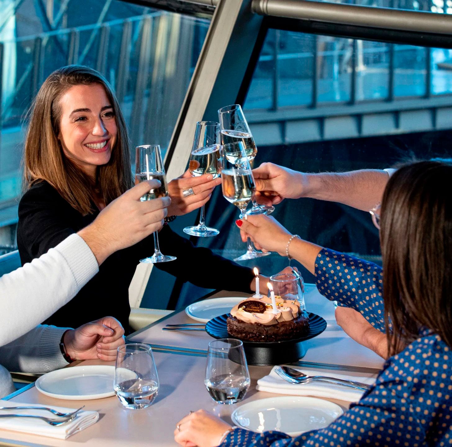 Cena en la Torre Eiffel con acceso reservado - Imagen 4