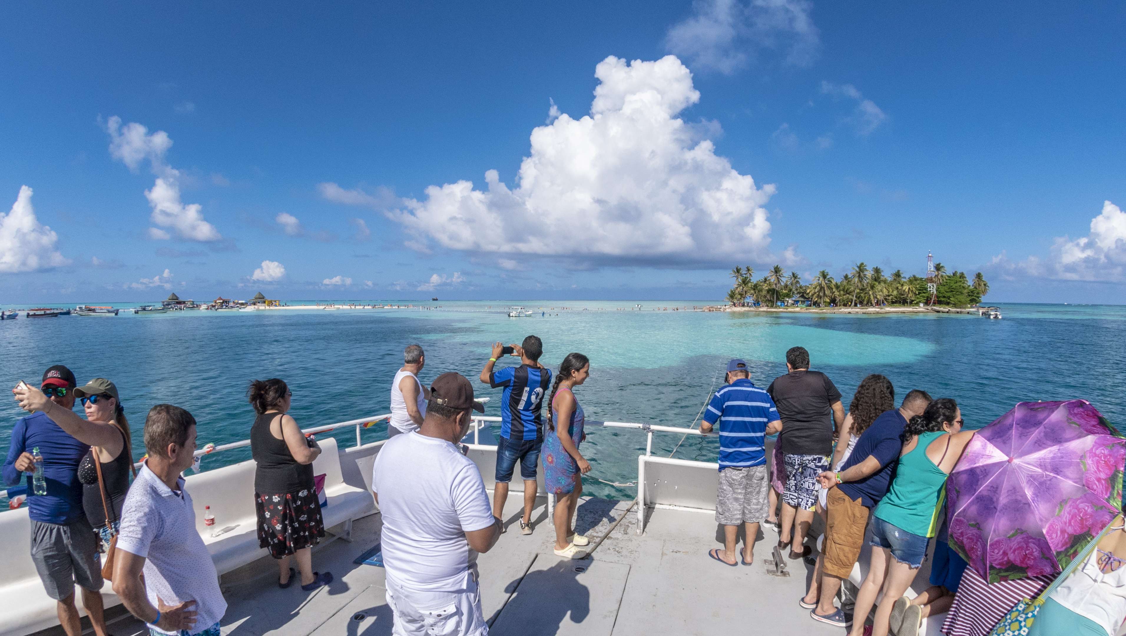 Tour en Mini-Catamarán por San Andrés - Imagen 4