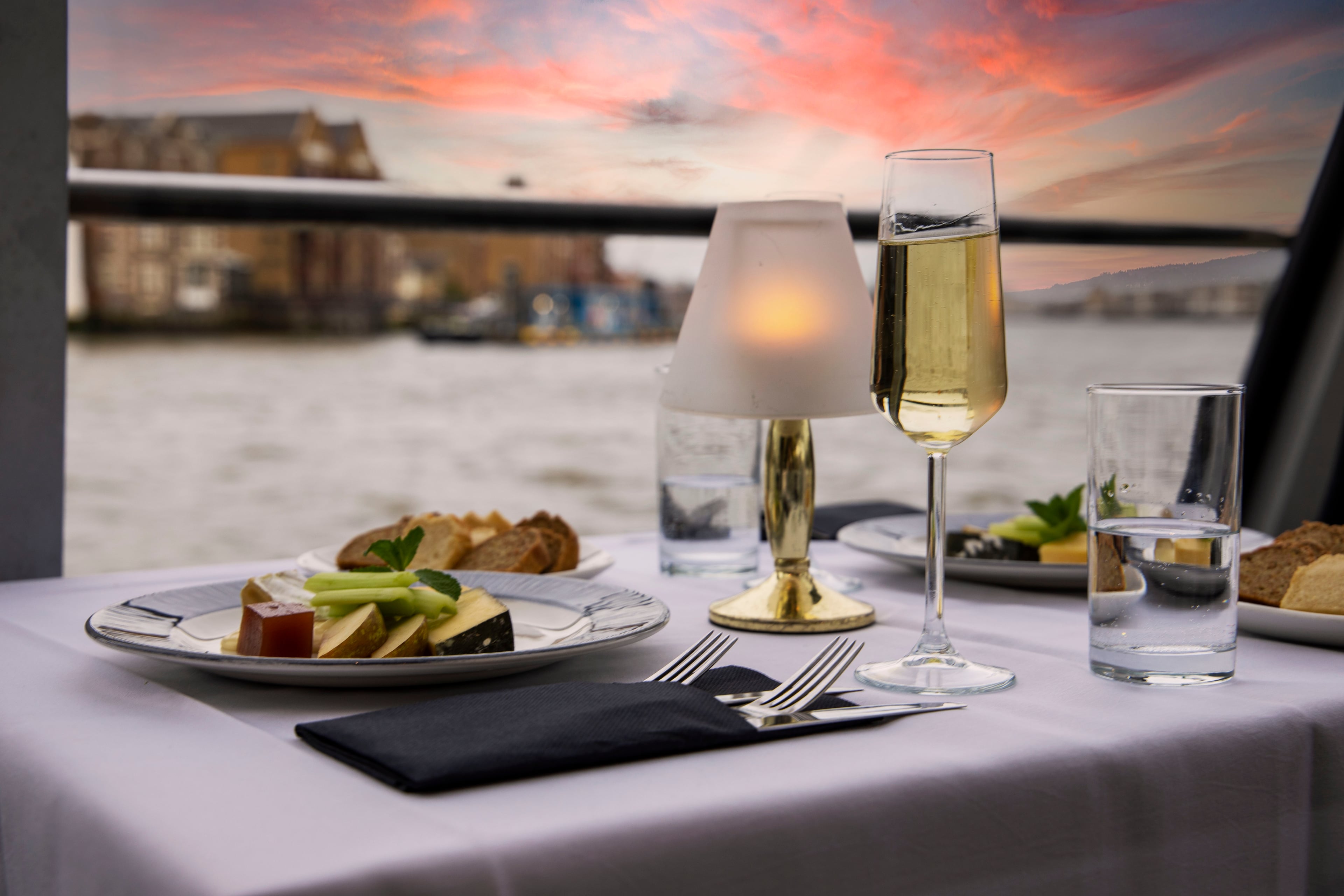 London Dinner Cruise on the River Thames - Imagen 4