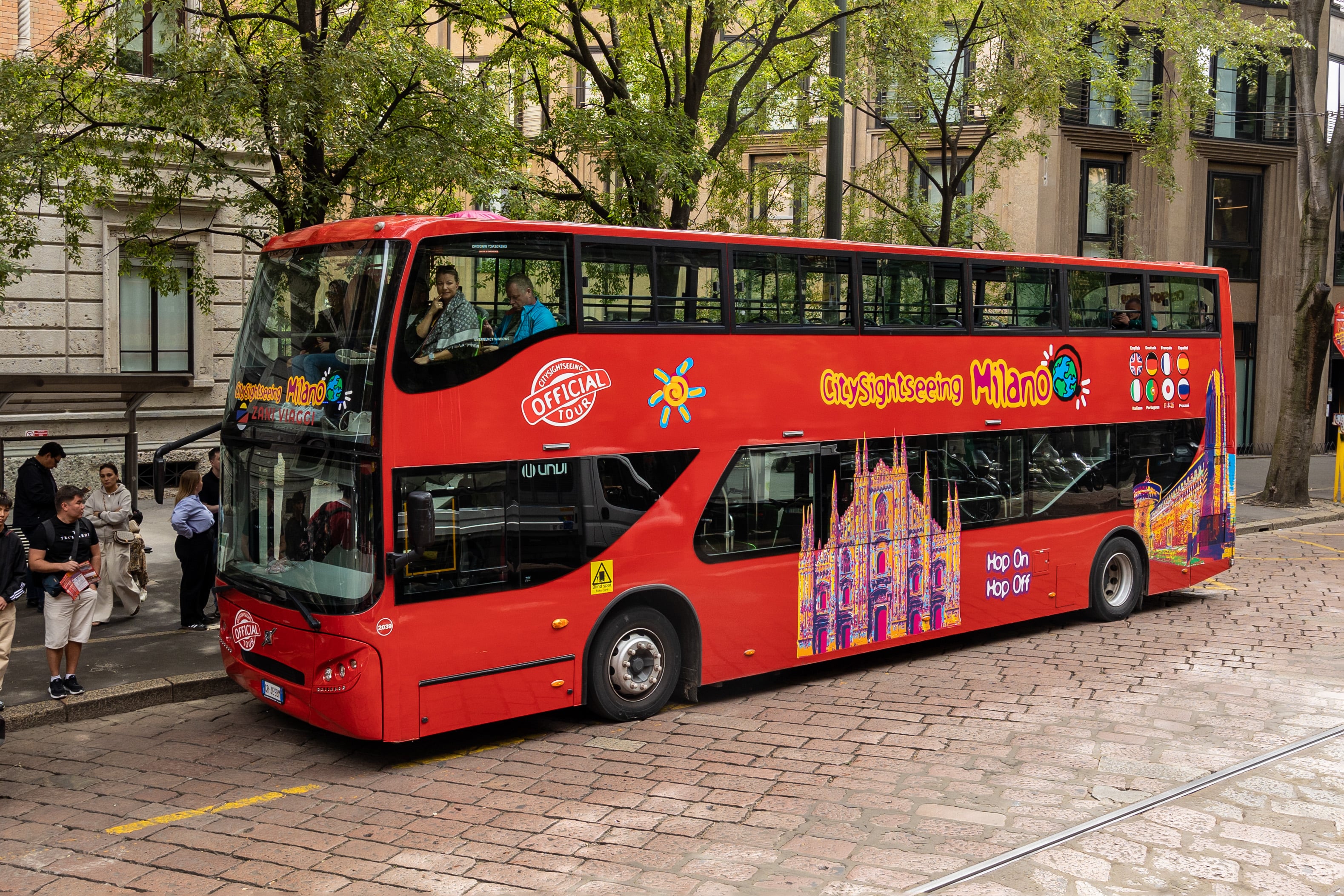 Bus hop-on hop-off por Milán - Imagen 2
