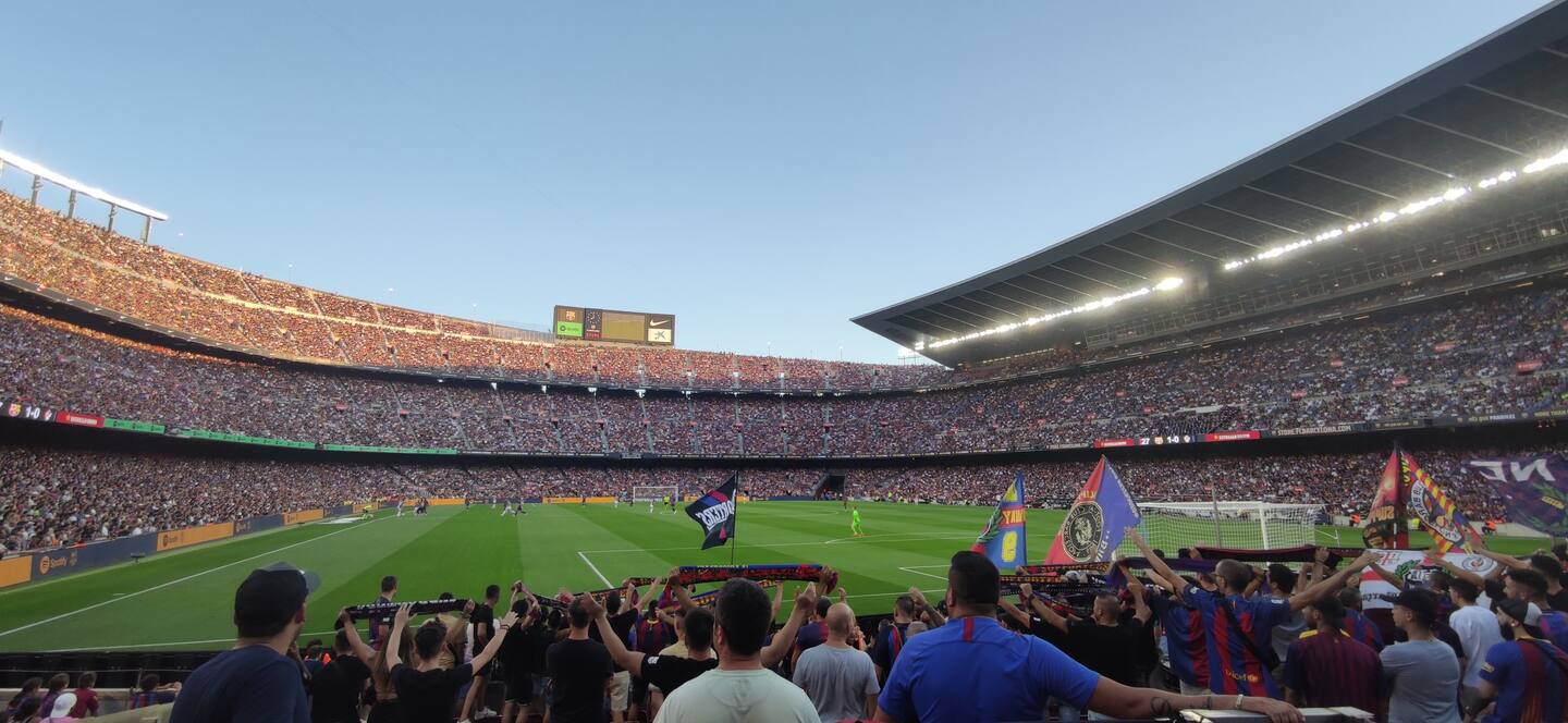 Partido del Barça con hinchas locales - Imagen 3