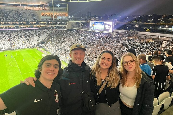 Partido de fútbol con locales en São Paulo - Imagen 2