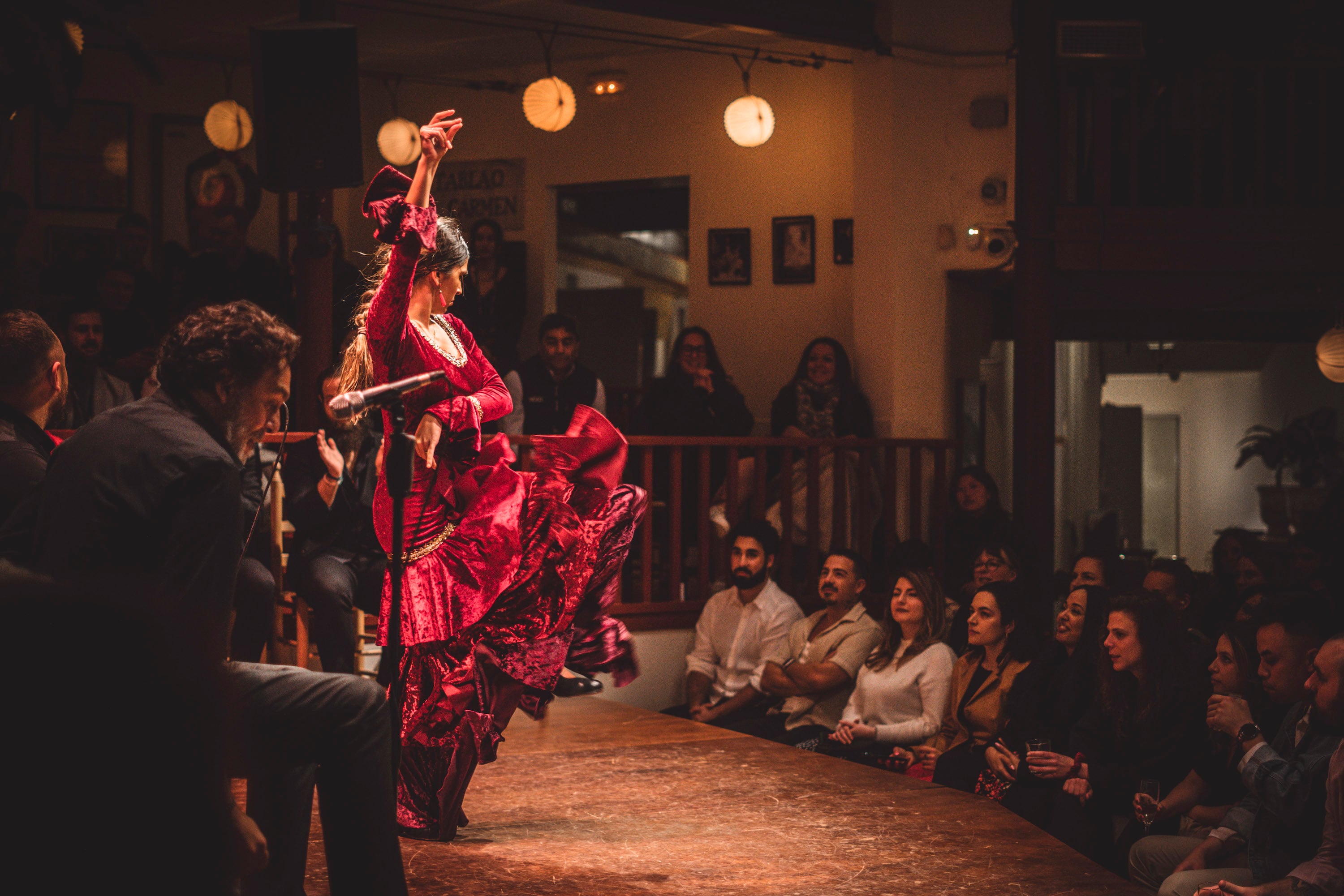 Tapas, paseo a pie y flamenco en Sevilla - Imagen 2