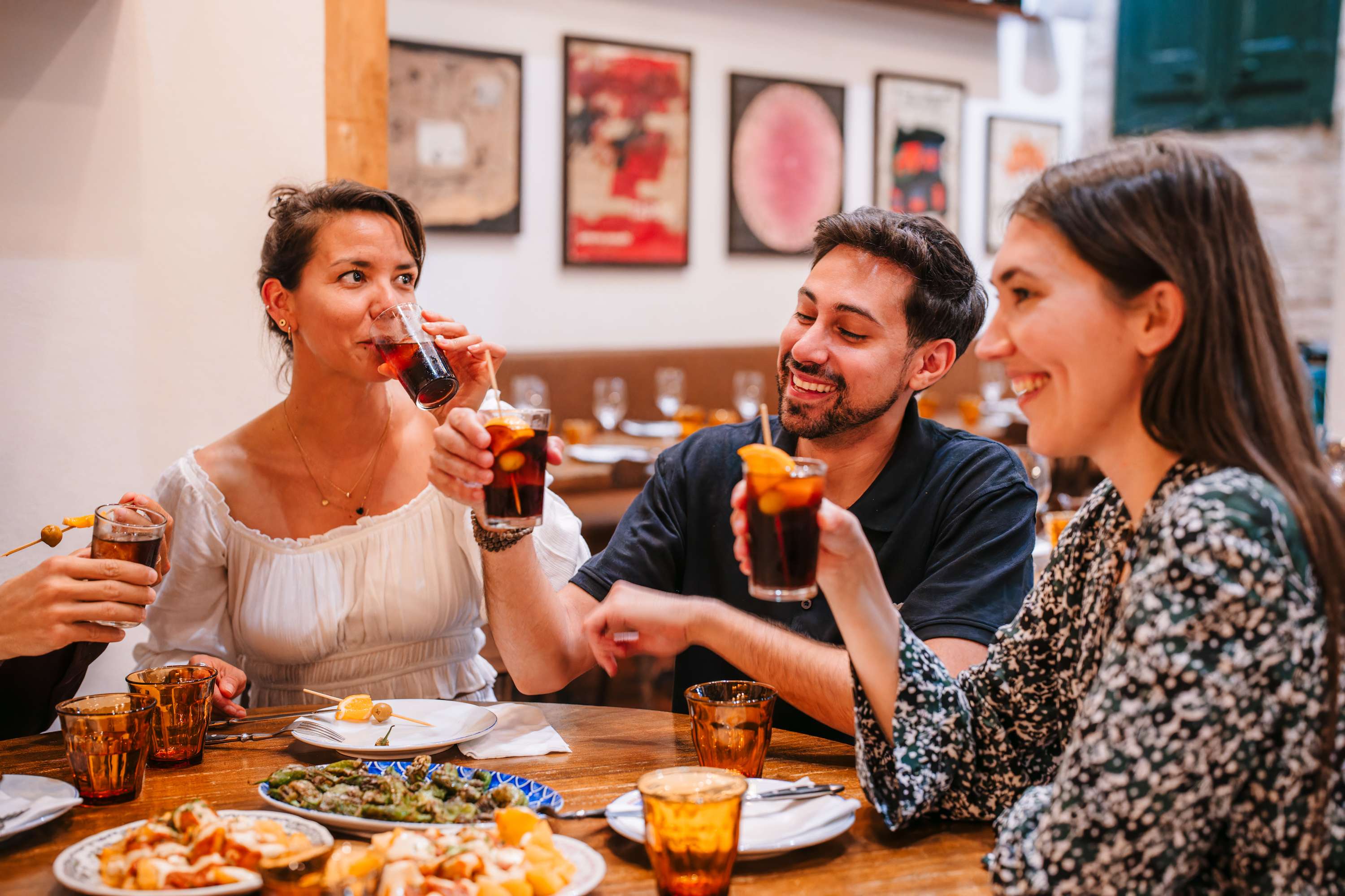 Tapas, paseo a pie y flamenco en Sevilla - Imagen 3
