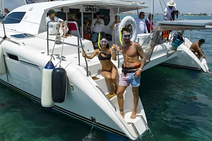 Isla Mujeres en catamarán: buffet y bebidas - Imagen 3