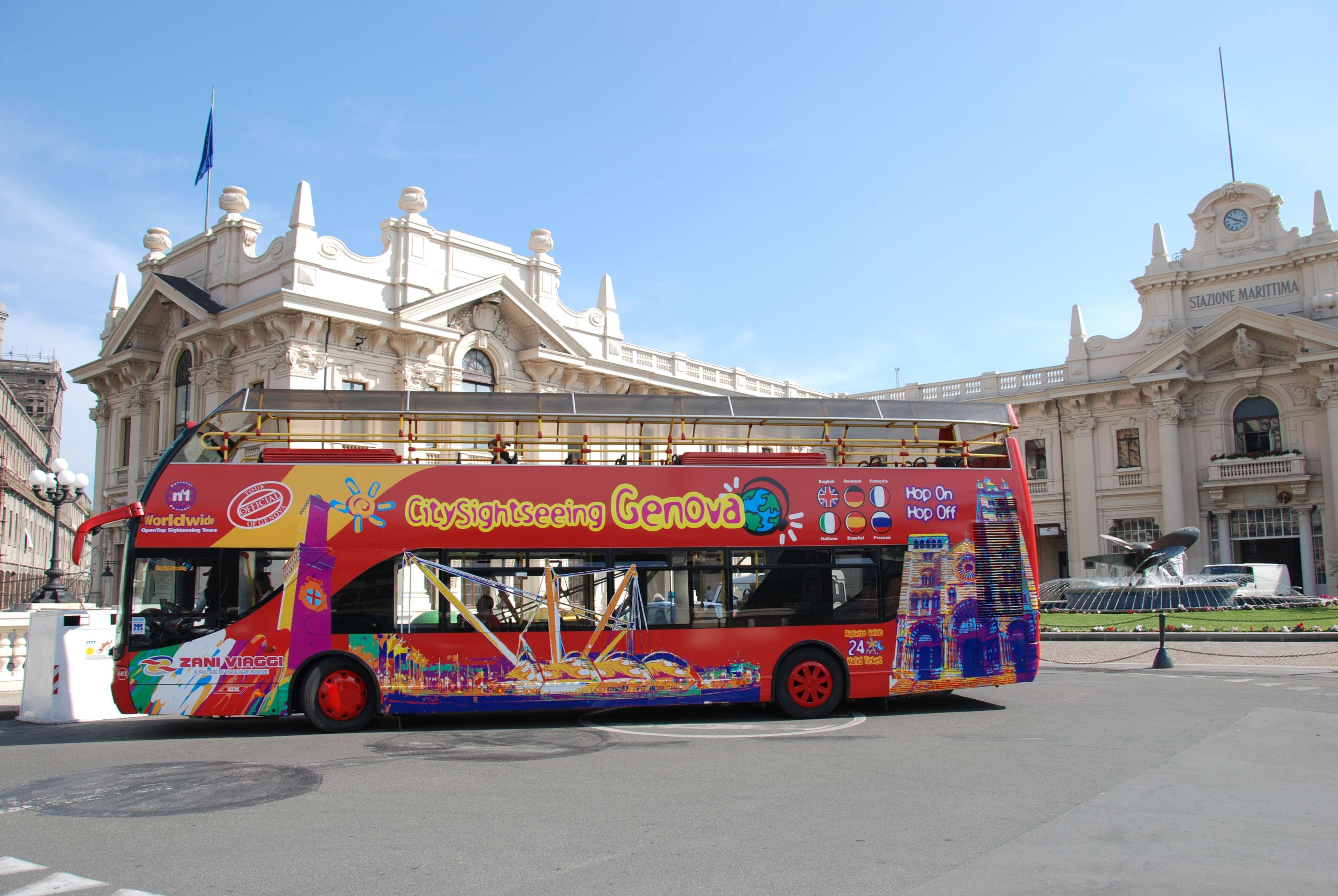 Génova en bus descapotable con guía en vivo - Imagen 3