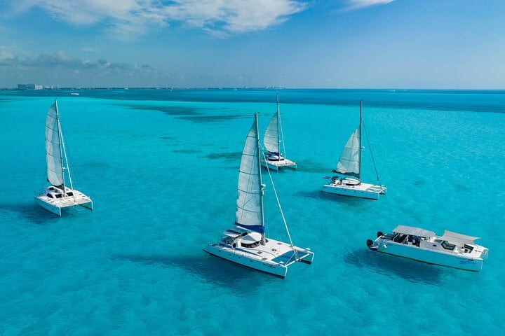 Catamaran to Isla Mujeres with Open Bar - Imagen 3