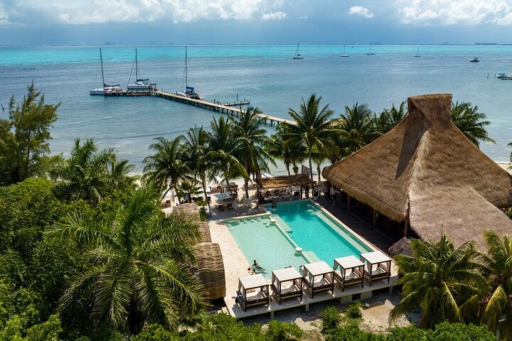 Catamaran to Isla Mujeres with Open Bar - Imagen 4