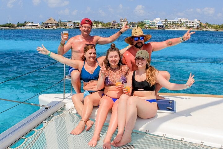 Catamaran to Isla Mujeres with Open Bar - Imagen 2
