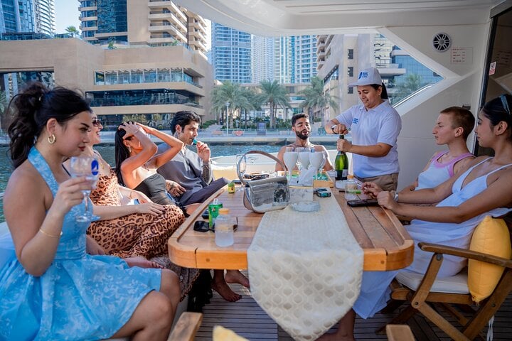 Yate por Dubai Marina con barbacoa - Imagen 4