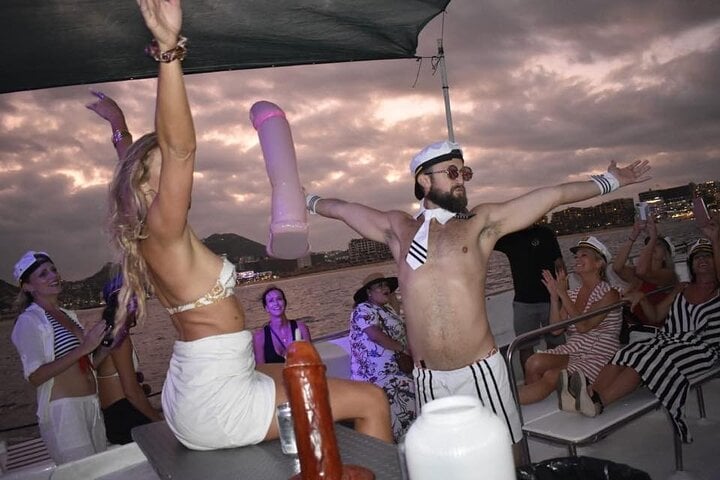 Los Cabos Sunset Cruise with Guide - Imagen 3