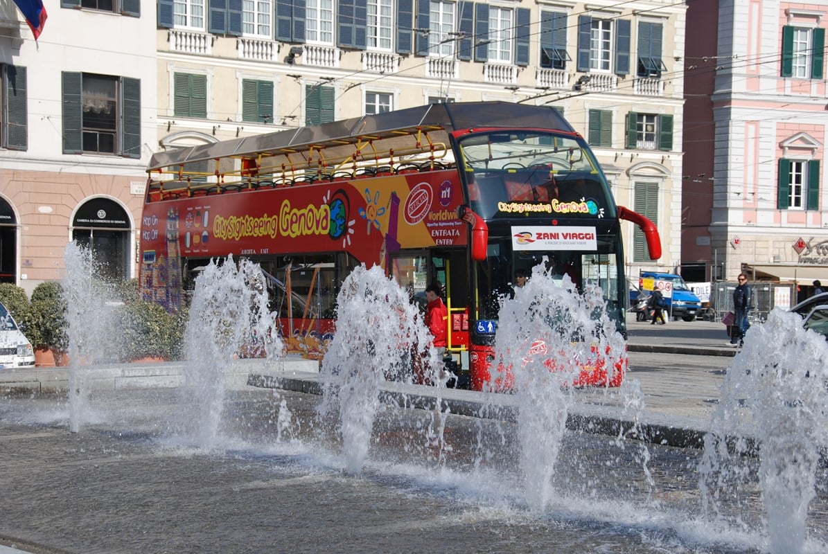 Bus turístico por la ciudad de Génova - Imagen 2