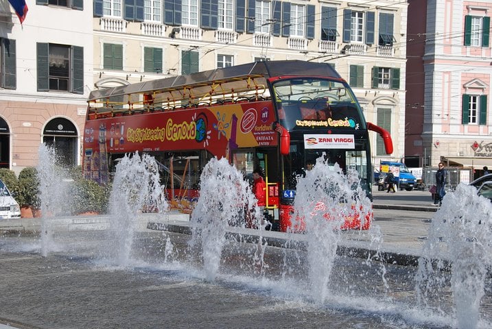 Bus turístico por la ciudad de Génova - Imagen 3