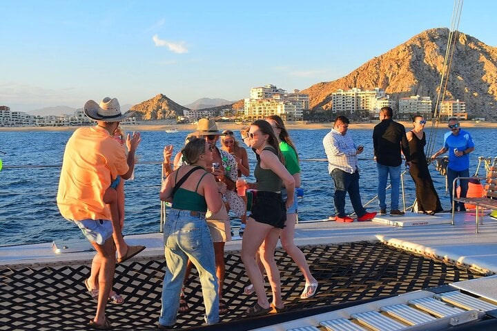 Snorkel y bebidas ilimitadas en catamarán - Imagen 3