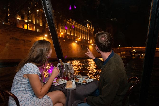 Romantic Seine Dinner Cruise, Window Table - Imagen 3