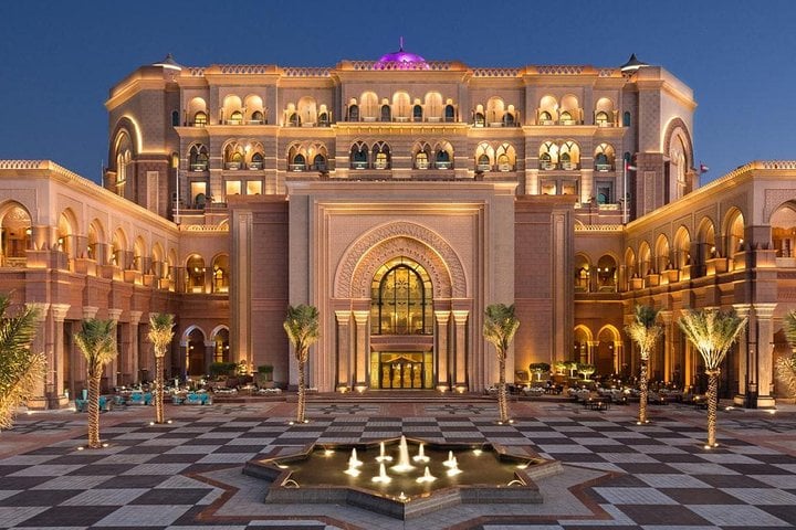 Abu Dabi: Gran Mezquita y Warner Bros. - Imagen 2
