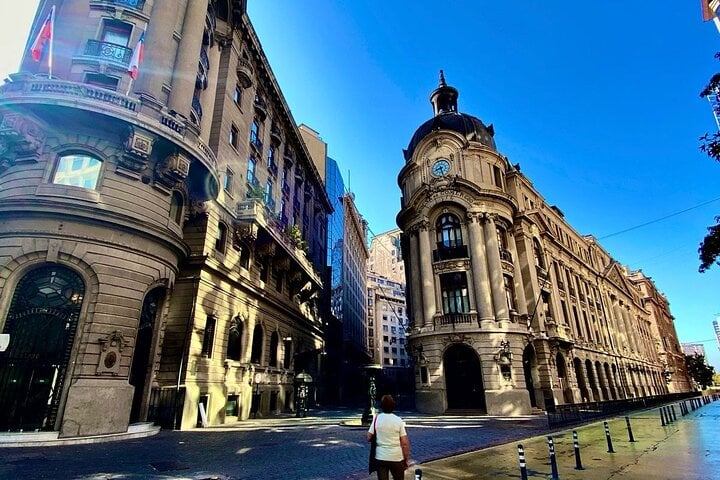 Santiago histórico y Cerro Santa Lucía a pie - Imagen 2