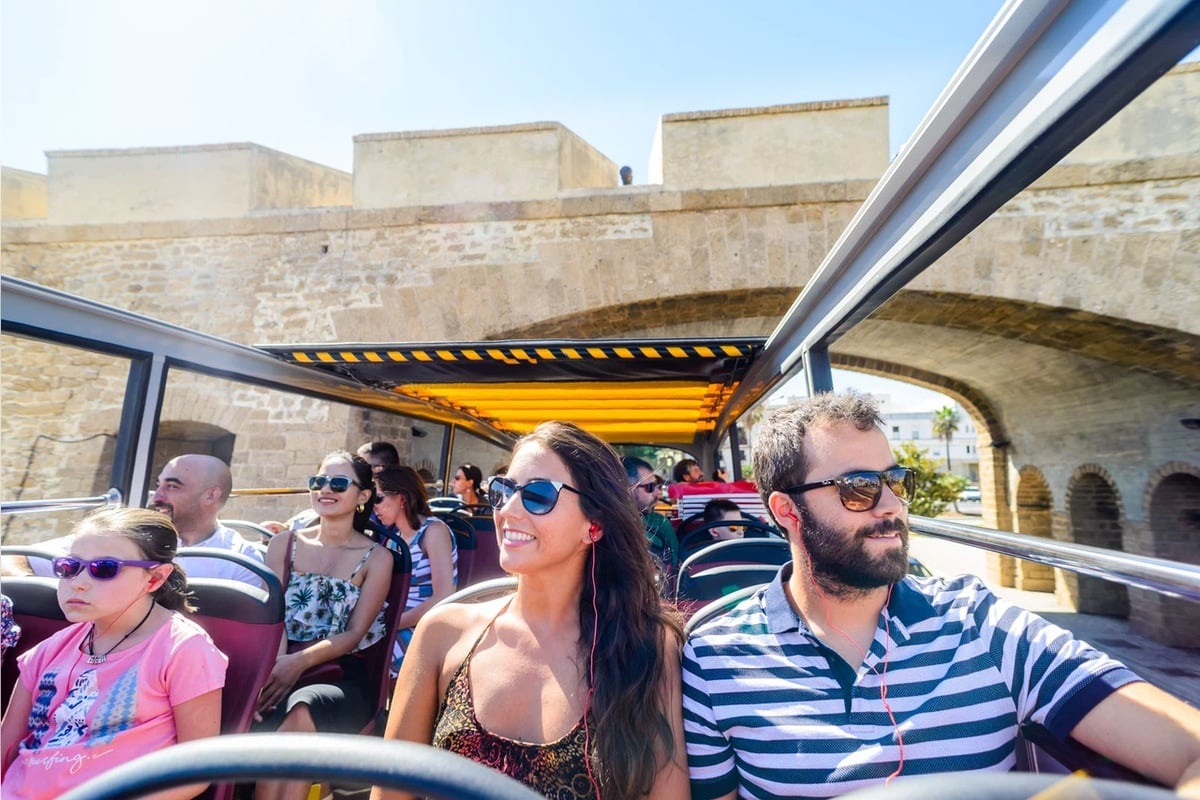 Bus Hop-on Hop-off Cádiz 2 días + tour a pie - Imagen 2