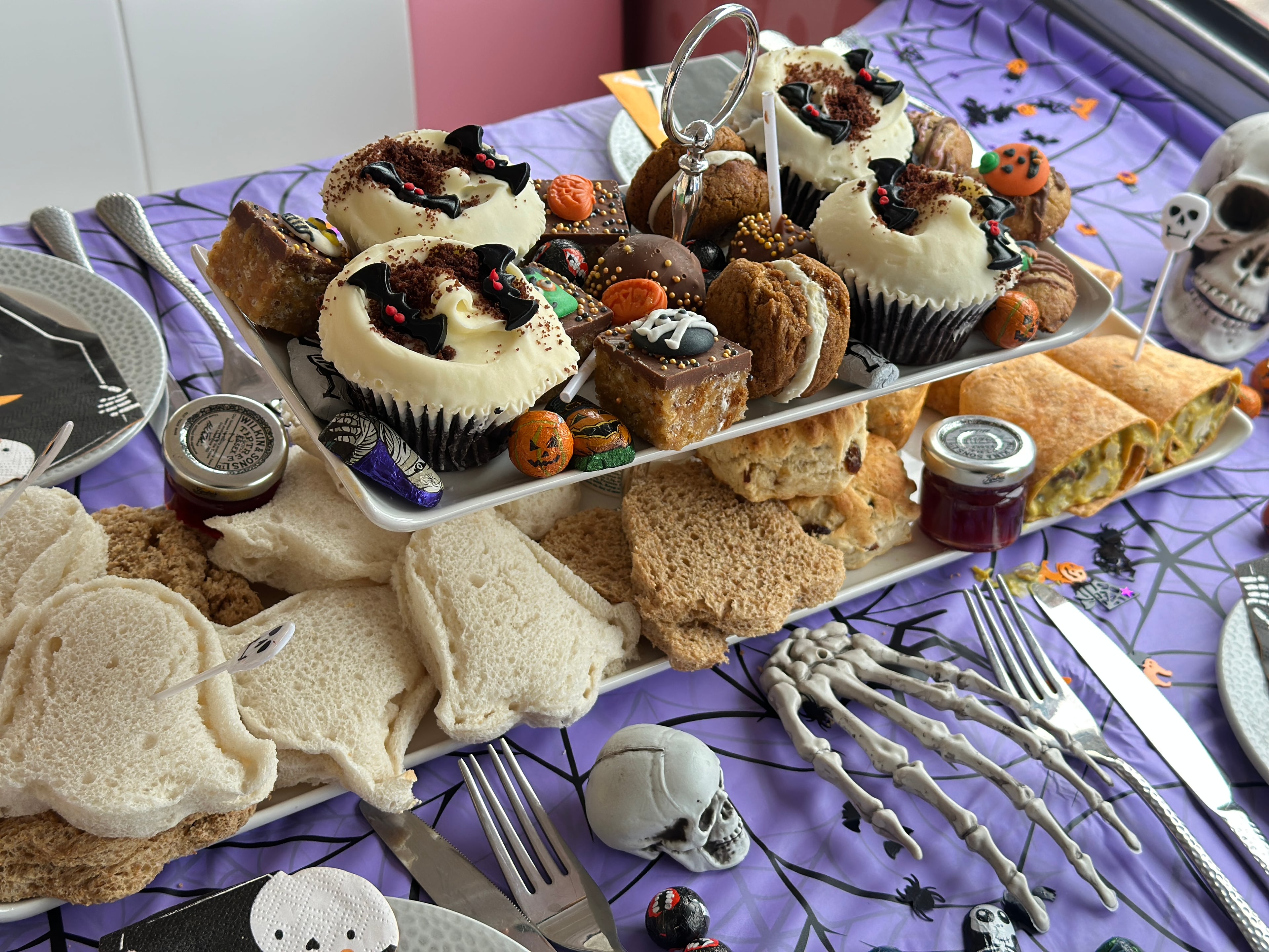 London Halloween Afternoon Tea Bus - Imagen 2