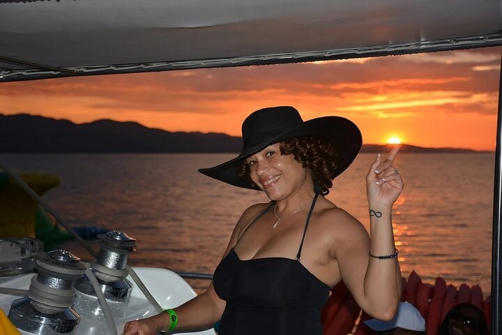 Sunset Catamaran Cruise with Open Bar - Imagen 3