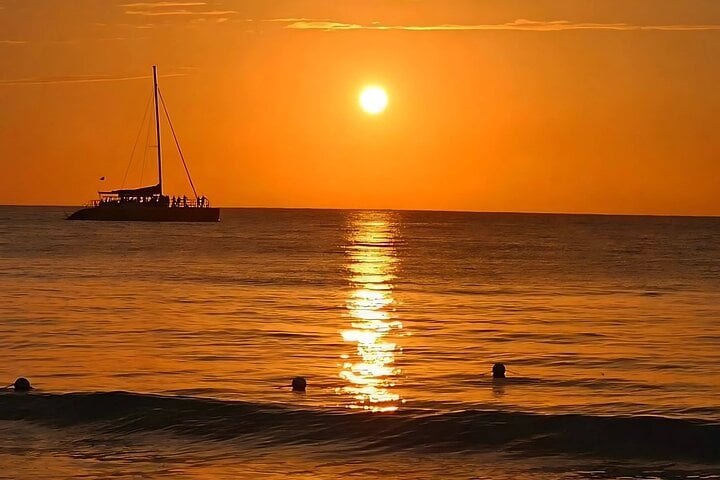 Sunset Catamaran Cruise with Open Bar - Imagen 2