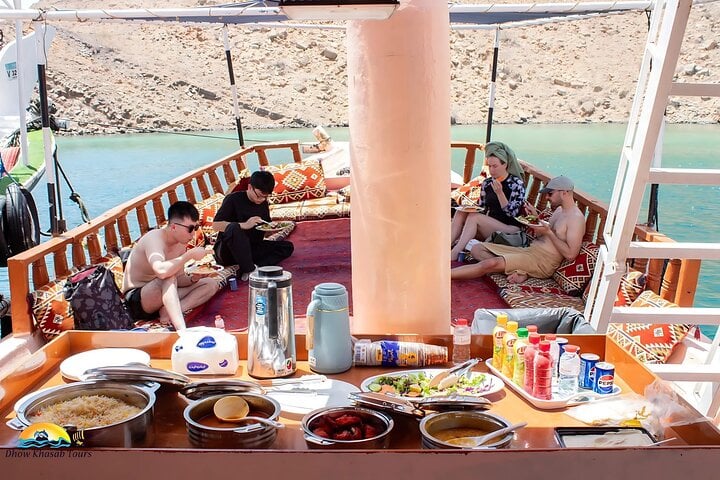 Crucero en dhow: delfines y esnórquel - Imagen 2